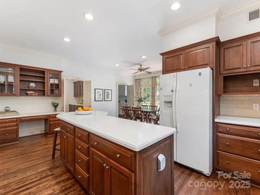 208 Huntley Place, Charlotte, NC 28207.  MLS# CAR4255589, YatesRealty ID 11498. 