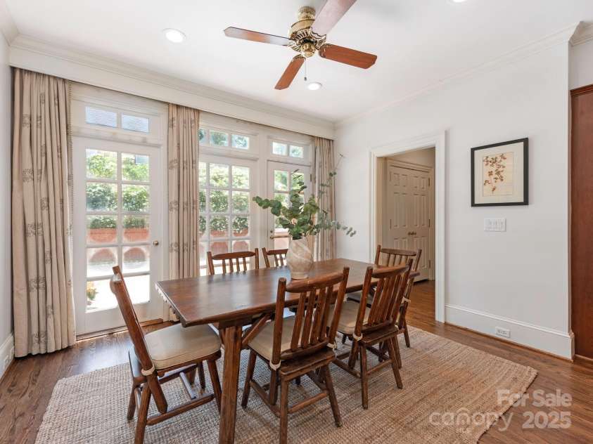 208 Huntley Place, Charlotte, NC 28207.  MLS# CAR4255589, YatesRealty ID 11498. 