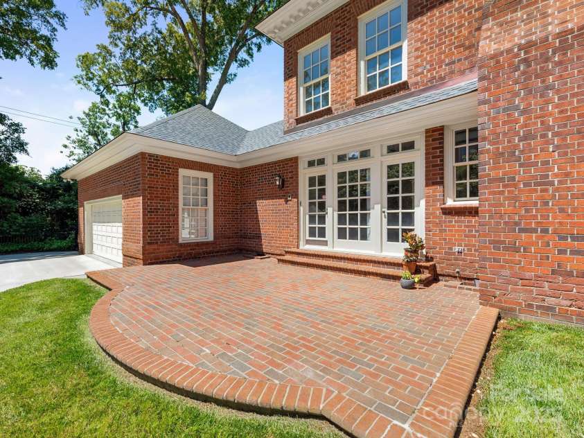 208 Huntley Place, Charlotte, NC 28207.  MLS# CAR4255589, YatesRealty ID 11498. 