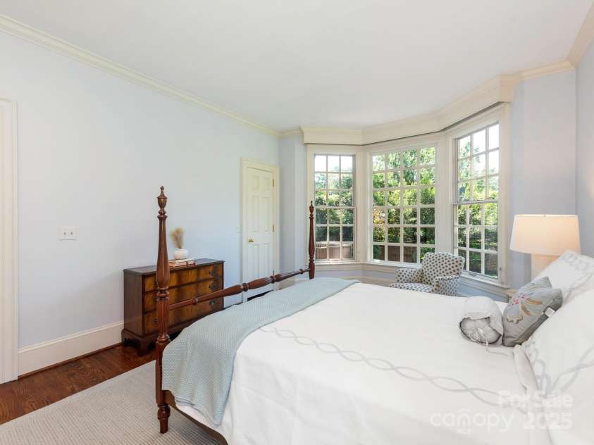 208 Huntley Place, Charlotte, NC 28207.  MLS# CAR4255589, YatesRealty ID 11498. 