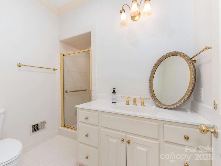 208 Huntley Place, Charlotte, NC 28207.  MLS# CAR4255589, YatesRealty ID 11498. 