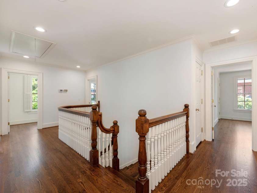 208 Huntley Place, Charlotte, NC 28207.  MLS# CAR4255589, YatesRealty ID 11498. 