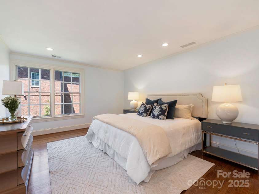 208 Huntley Place, Charlotte, NC 28207.  MLS# CAR4255589, YatesRealty ID 11498. 