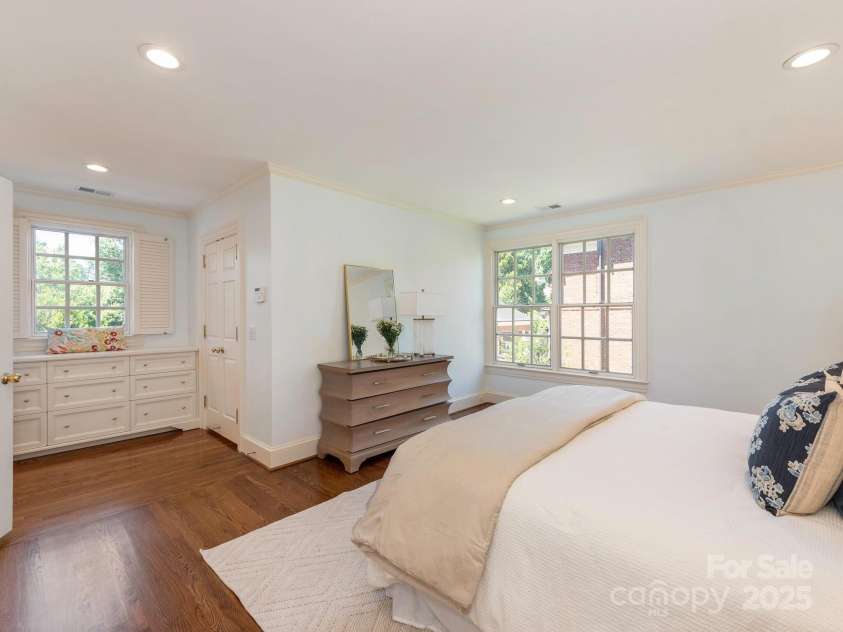 208 Huntley Place, Charlotte, NC 28207.  MLS# CAR4255589, YatesRealty ID 11498. 