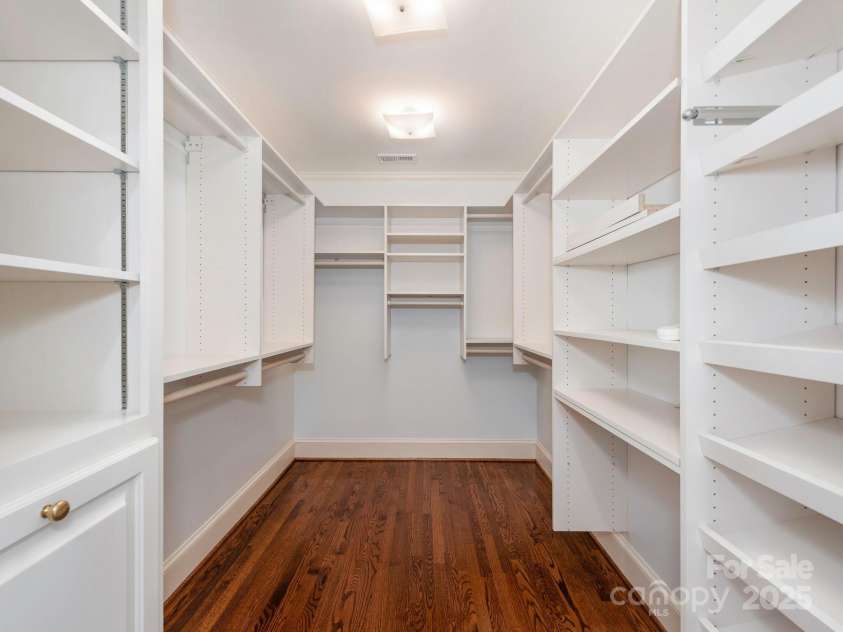 208 Huntley Place, Charlotte, NC 28207.  MLS# CAR4255589, YatesRealty ID 11498. 