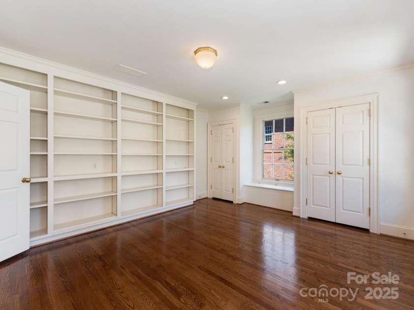 208 Huntley Place, Charlotte, NC 28207.  MLS# CAR4255589, YatesRealty ID 11498. 