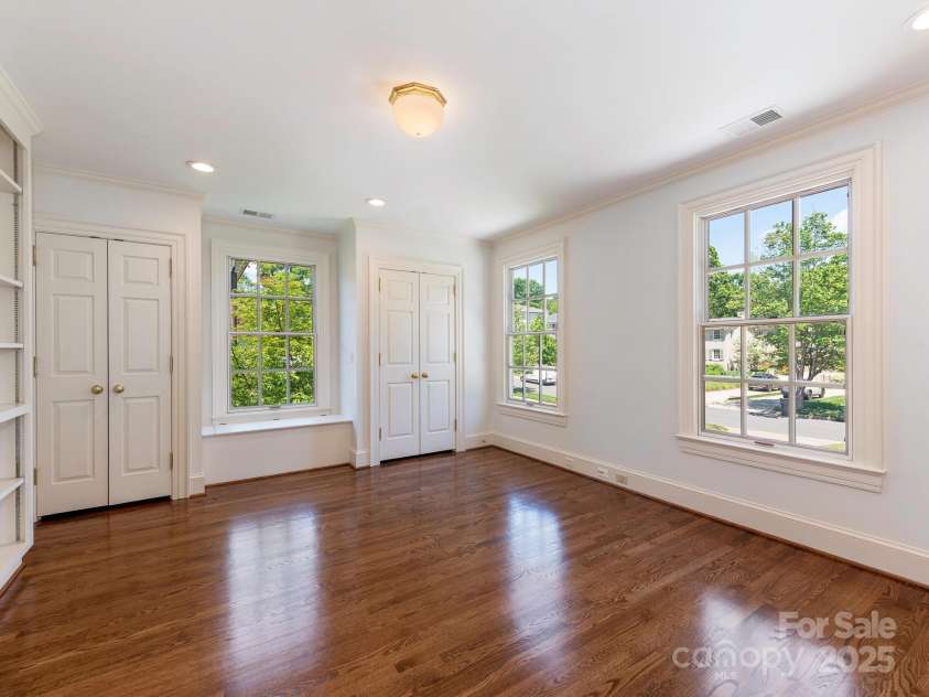 208 Huntley Place, Charlotte, NC 28207.  MLS# CAR4255589, YatesRealty ID 11498. 
