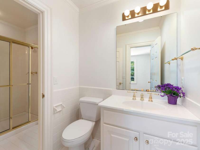 208 Huntley Place, Charlotte, NC 28207.  MLS# CAR4255589, YatesRealty ID 11498. 