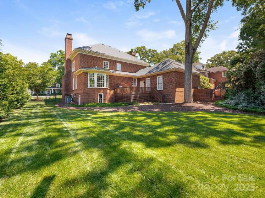 208 Huntley Place, Charlotte, NC 28207.  MLS# CAR4255589, YatesRealty ID 11498. 