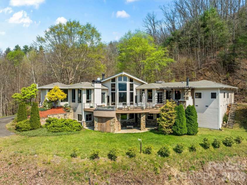 221 Connection Circle, Robbinsville, NC 28771.  MLS# CAR4369746, YatesRealty ID 11498. 