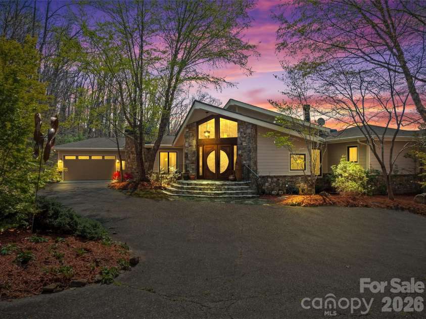221 Connection Circle, Robbinsville, NC 28771.  MLS# CAR4369746, YatesRealty ID 11498. 