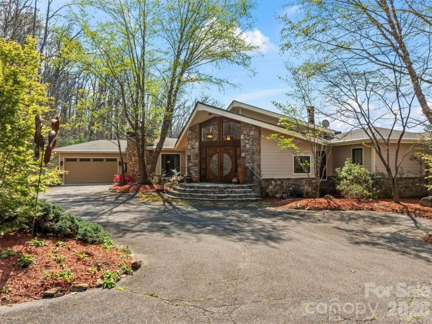 221 Connection Circle, Robbinsville, NC 28771.  MLS# CAR4369746, YatesRealty ID 11498. 