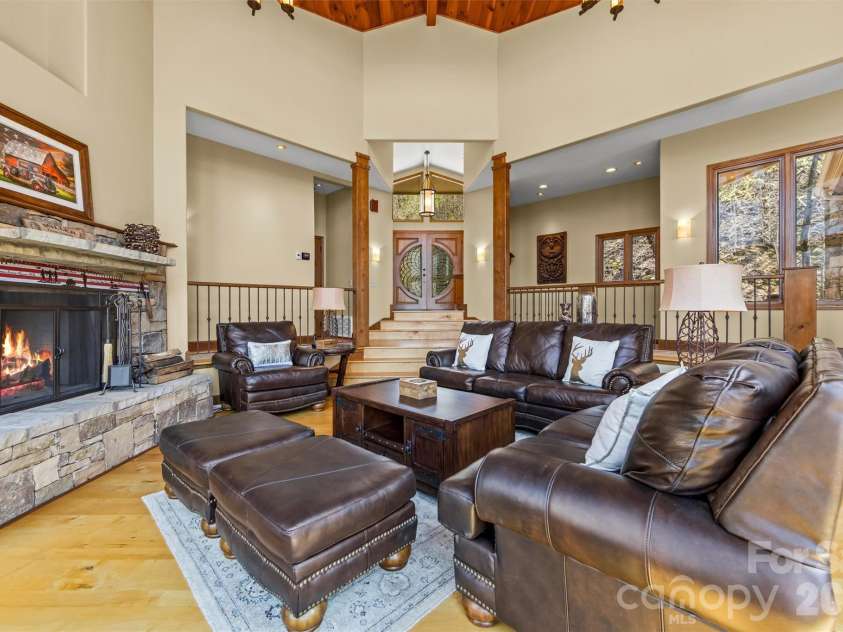 221 Connection Circle, Robbinsville, NC 28771.  MLS# CAR4369746, YatesRealty ID 11498. 
