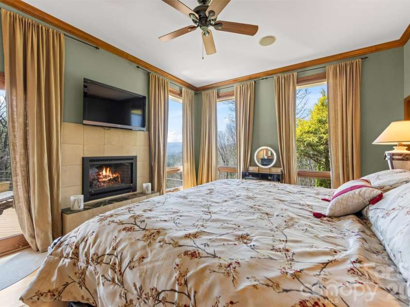 221 Connection Circle, Robbinsville, NC 28771.  MLS# CAR4369746, YatesRealty ID 11498. 