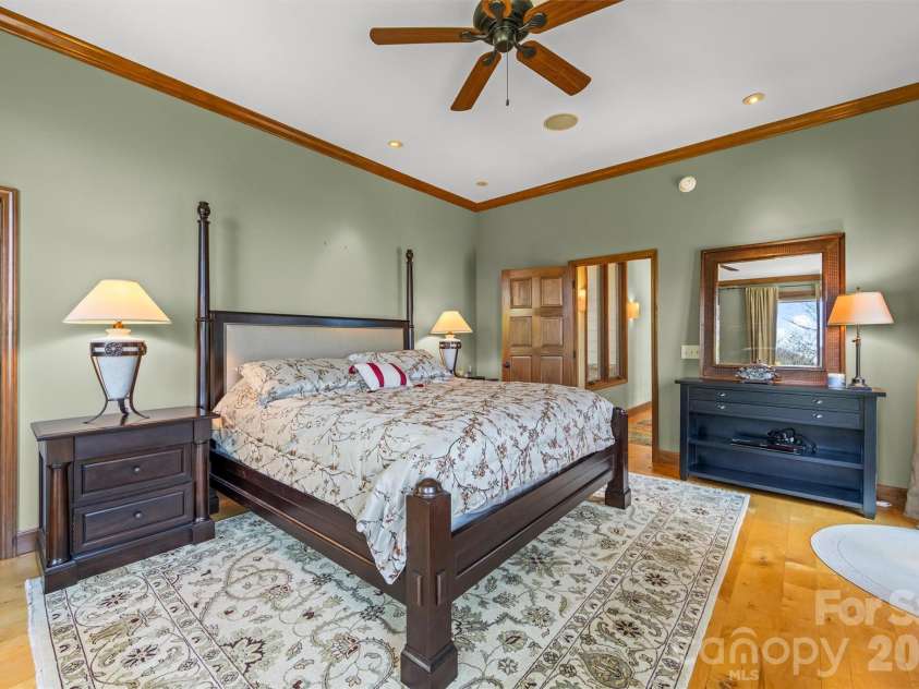221 Connection Circle, Robbinsville, NC 28771.  MLS# CAR4369746, YatesRealty ID 11498. 