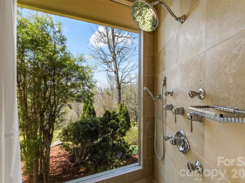 221 Connection Circle, Robbinsville, NC 28771.  MLS# CAR4369746, YatesRealty ID 11498. 