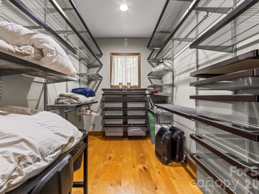 221 Connection Circle, Robbinsville, NC 28771.  MLS# CAR4369746, YatesRealty ID 11498. 