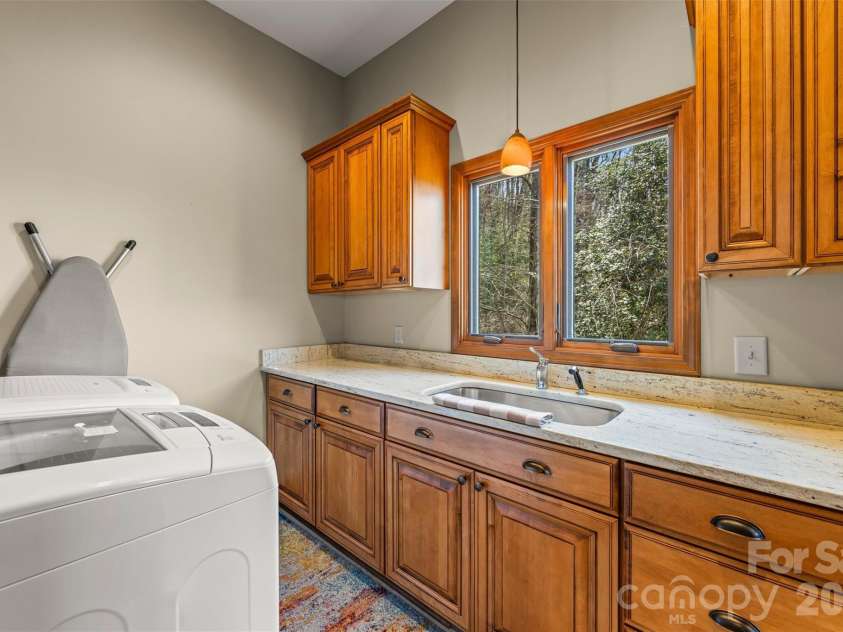 221 Connection Circle, Robbinsville, NC 28771.  MLS# CAR4369746, YatesRealty ID 11498. 