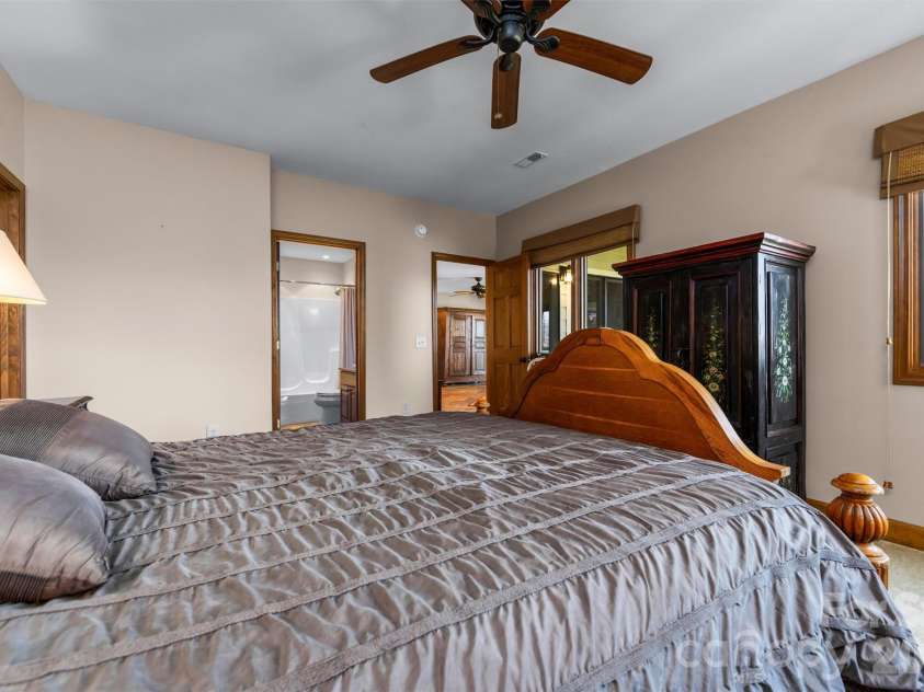 221 Connection Circle, Robbinsville, NC 28771.  MLS# CAR4369746, YatesRealty ID 11498. 