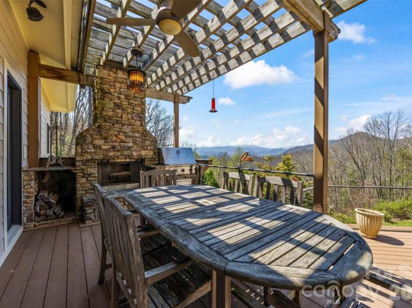 221 Connection Circle, Robbinsville, NC 28771.  MLS# CAR4369746, YatesRealty ID 11498. 
