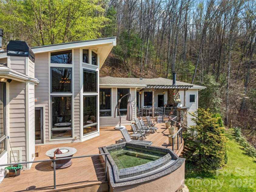 221 Connection Circle, Robbinsville, NC 28771.  MLS# CAR4369746, YatesRealty ID 11498. 