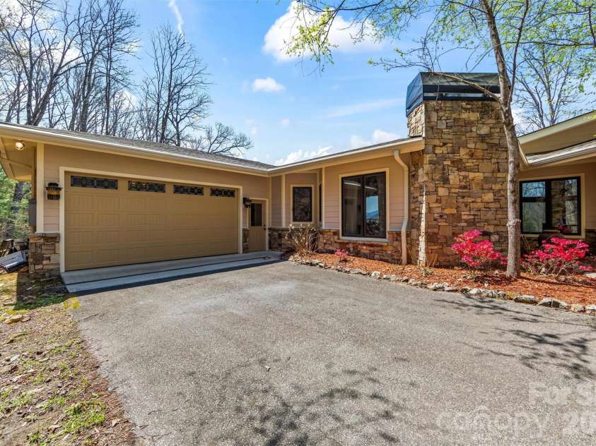 221 Connection Circle, Robbinsville, NC 28771.  MLS# CAR4369746, YatesRealty ID 11498. 