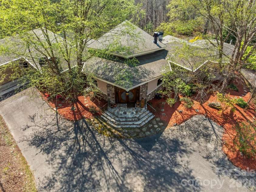 221 Connection Circle, Robbinsville, NC 28771.  MLS# CAR4369746, YatesRealty ID 11498. 