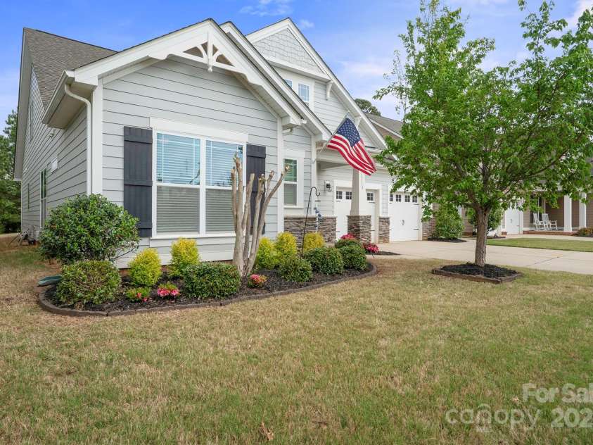 13115 Union Square Drive, Huntersville, NC 28078.  MLS# CAR4247415, YatesRealty ID 11499. Details accent this home to enhance the curb appeal