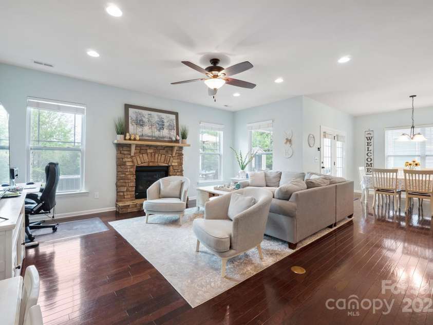 13115 Union Square Drive, Huntersville, NC 28078.  MLS# CAR4247415, YatesRealty ID 11499. Gas log fp with stone surround are a nice touch to add ambience to the room
