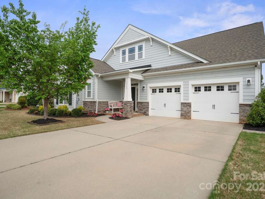 13115 Union Square Drive, Huntersville, NC 28078.  MLS# CAR4247415, YatesRealty ID 11499. Great curb appeal with hardi plank and stone and covered front porch
