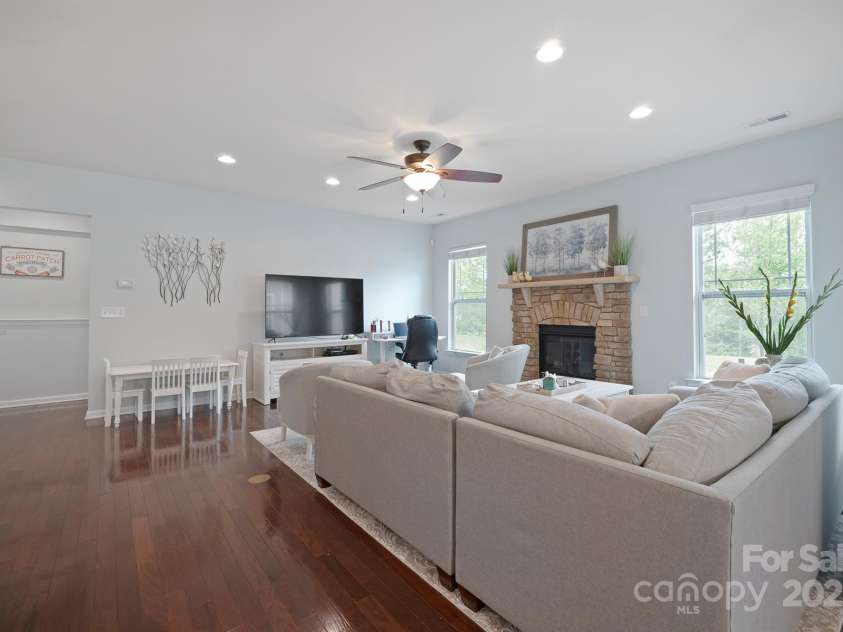 13115 Union Square Drive, Huntersville, NC 28078.  MLS# CAR4247415, YatesRealty ID 11499. Great room facing the access hallway to Primary Suite