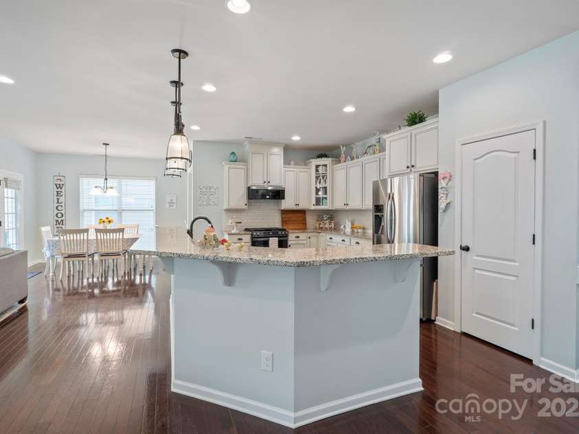 13115 Union Square Drive, Huntersville, NC 28078.  MLS# CAR4247415, YatesRealty ID 11499. Kitchen view towards your eat in area