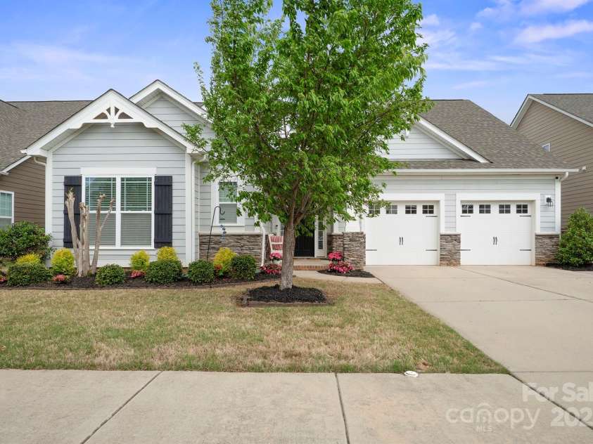 13115 Union Square Drive, Huntersville, NC 28078.  MLS# CAR4247415, YatesRealty ID 11499. Oversized 2 car garage