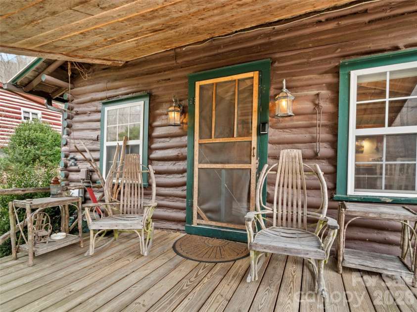 142 Cold Spring Road, Burnsville, NC 28714.  MLS# CAR4369346, YatesRealty ID 11499. 