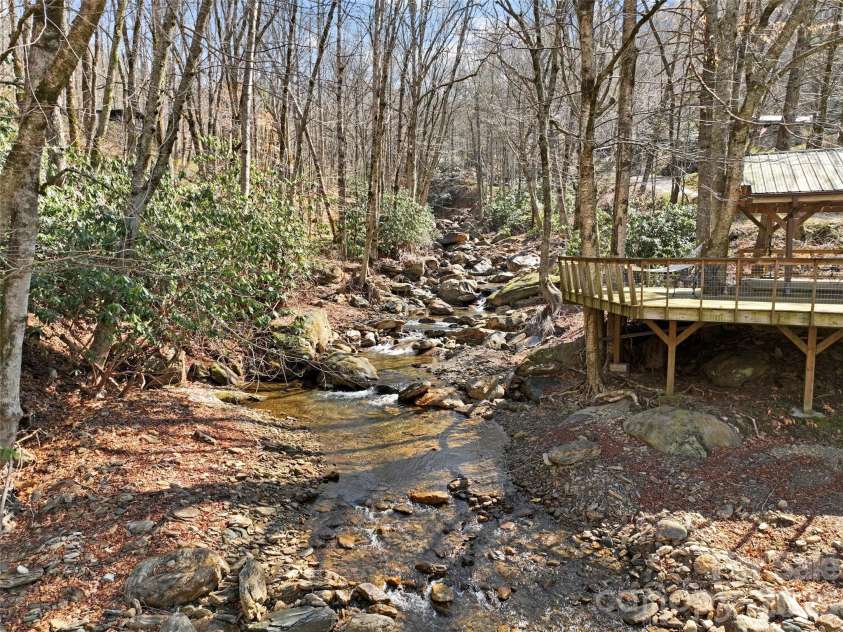 142 Cold Spring Road, Burnsville, NC 28714.  MLS# CAR4369346, YatesRealty ID 11499. 