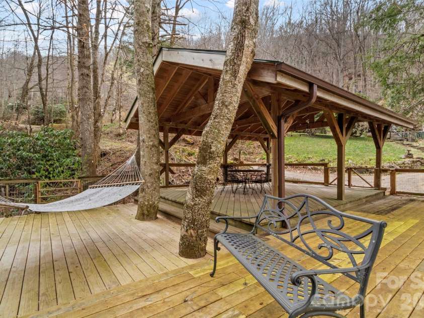 142 Cold Spring Road, Burnsville, NC 28714.  MLS# CAR4369346, YatesRealty ID 11499. 