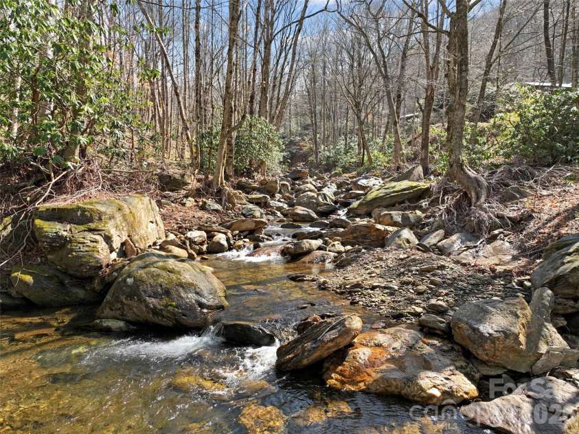 142 Cold Spring Road, Burnsville, NC 28714.  MLS# CAR4369346, YatesRealty ID 11499. 