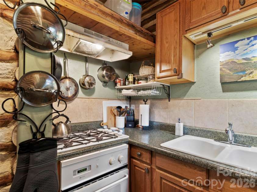142 Cold Spring Road, Burnsville, NC 28714.  MLS# CAR4369346, YatesRealty ID 11499. 
