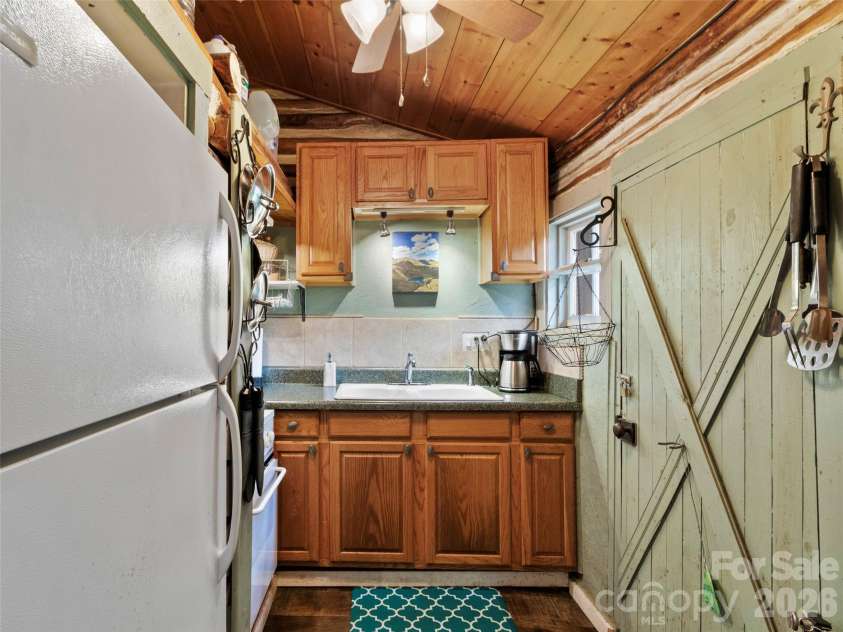 142 Cold Spring Road, Burnsville, NC 28714.  MLS# CAR4369346, YatesRealty ID 11499. 