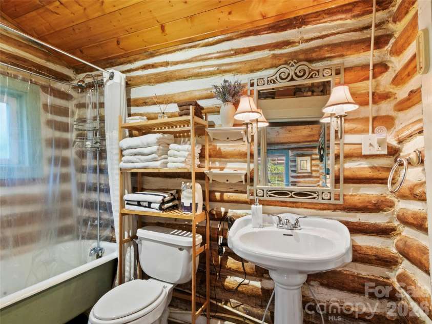 142 Cold Spring Road, Burnsville, NC 28714.  MLS# CAR4369346, YatesRealty ID 11499. 