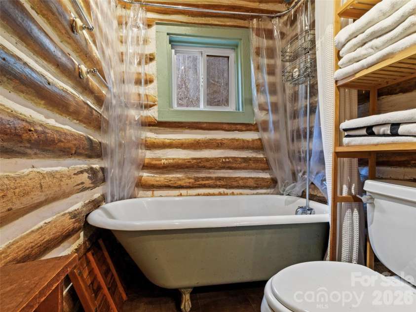 142 Cold Spring Road, Burnsville, NC 28714.  MLS# CAR4369346, YatesRealty ID 11499. 