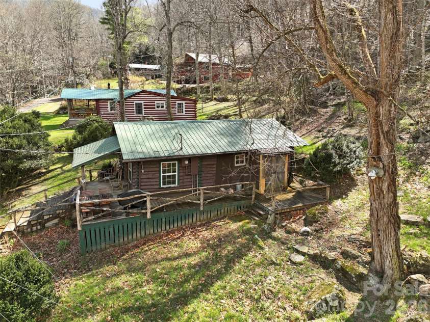 142 Cold Spring Road, Burnsville, NC 28714.  MLS# CAR4369346, YatesRealty ID 11499. 