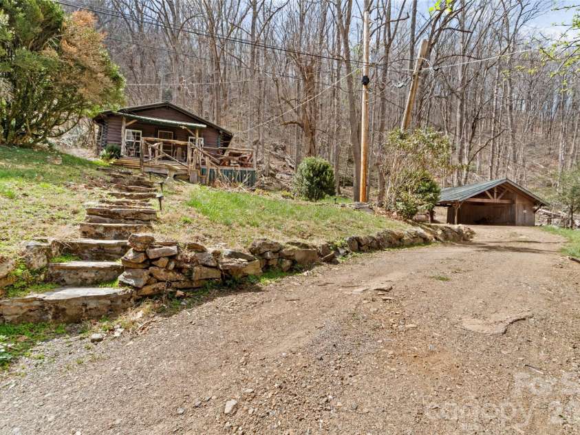 142 Cold Spring Road, Burnsville, NC 28714.  MLS# CAR4369346, YatesRealty ID 11499. 