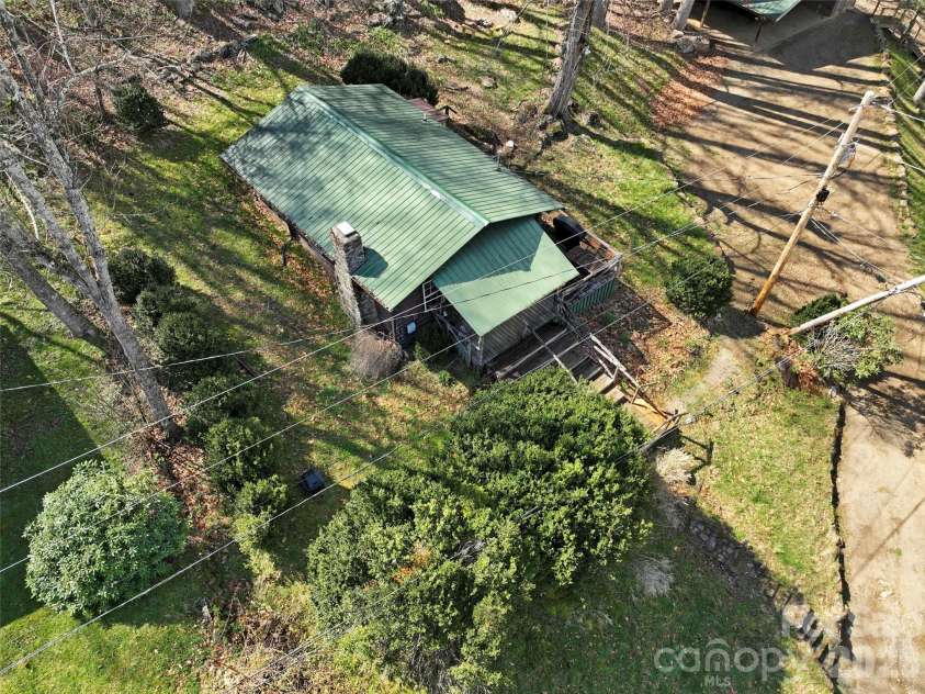 142 Cold Spring Road, Burnsville, NC 28714.  MLS# CAR4369346, YatesRealty ID 11499. 