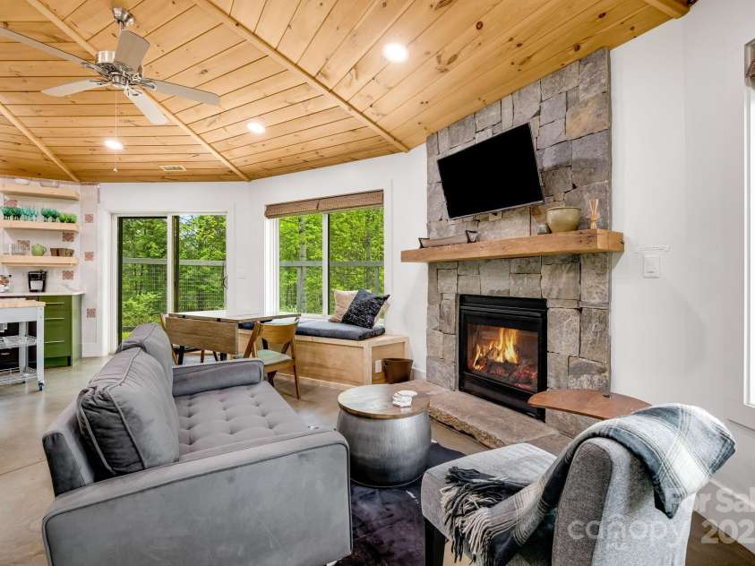 16 Caddis Court, Marshall, NC 28753.  MLS# CAR4252395, YatesRealty ID 11501. 