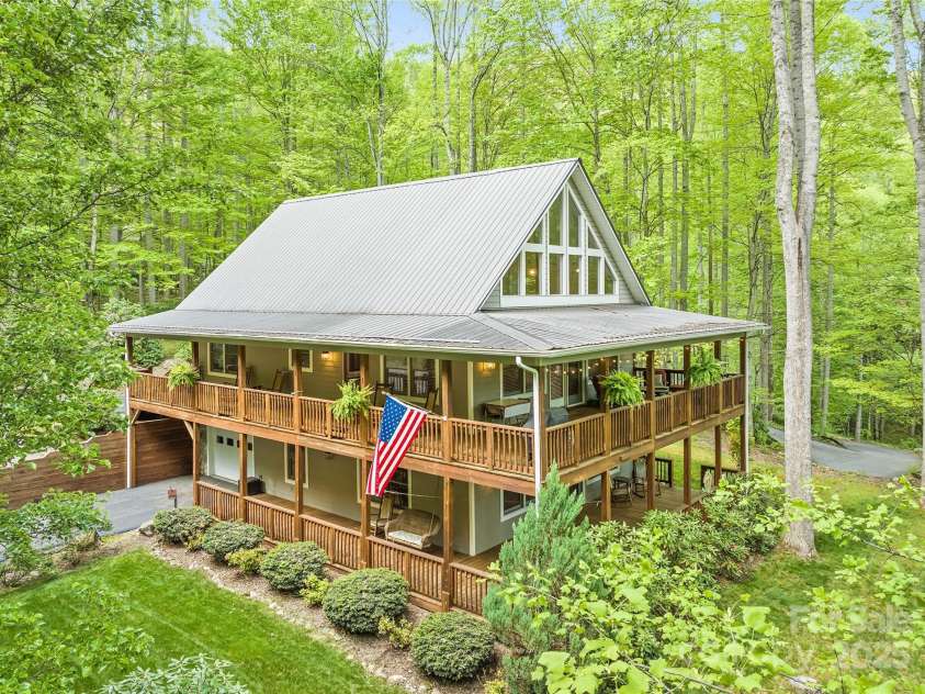92 Streamside Drive, Waynesville, NC 28785.  MLS# CAR4255413, YatesRealty ID 11502. 