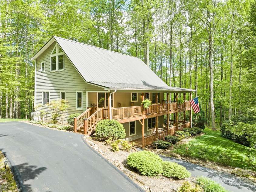 92 Streamside Drive, Waynesville, NC 28785.  MLS# CAR4255413, YatesRealty ID 11502. 