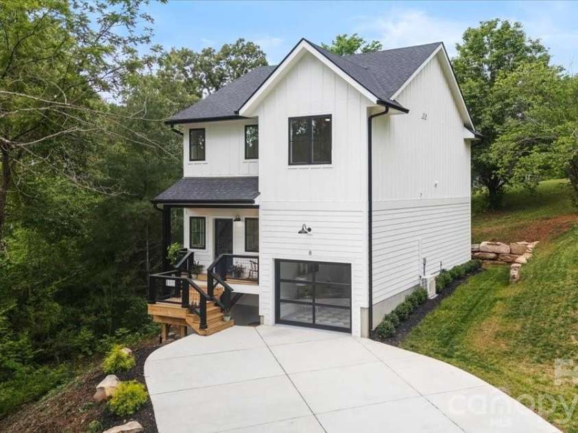 8 Wildwood Park Knoll, Weaverville, NC 28787.  MLS# CAR4386318, YatesRealty ID 11503. 