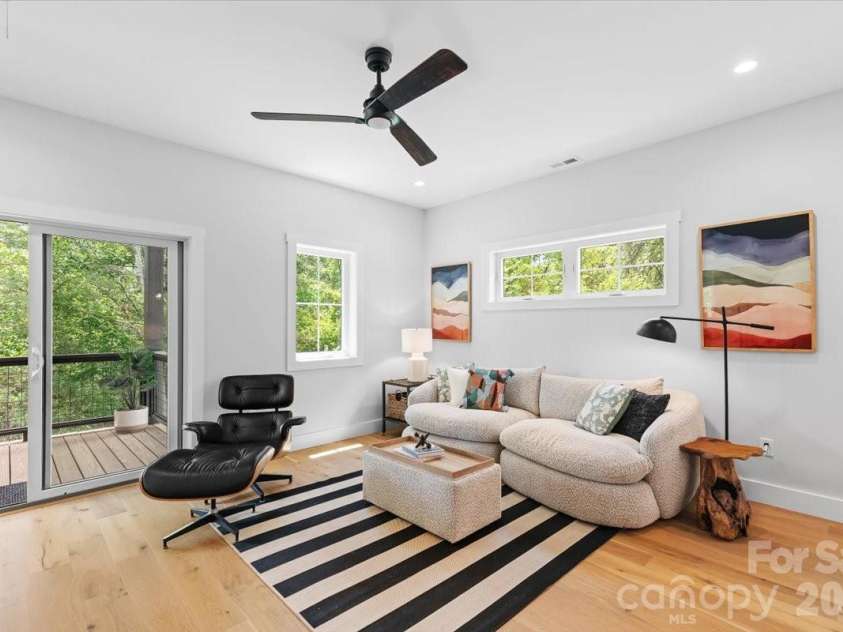 8 Wildwood Park Knoll, Weaverville, NC 28787.  MLS# CAR4386318, YatesRealty ID 11503. 