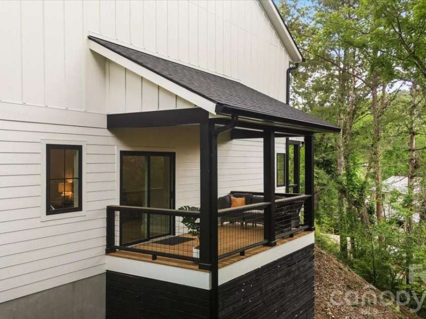 8 Wildwood Park Knoll, Weaverville, NC 28787.  MLS# CAR4386318, YatesRealty ID 11503. 